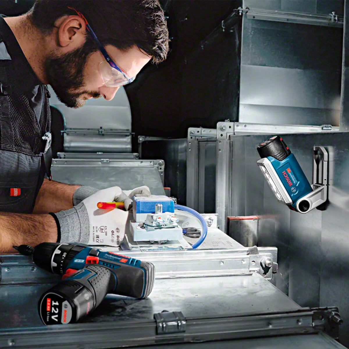 Linterna inalámbrica 12V, 330 Lm GLI 12V-330 Sin Bateria/Sin cargador Bosch - Image 7